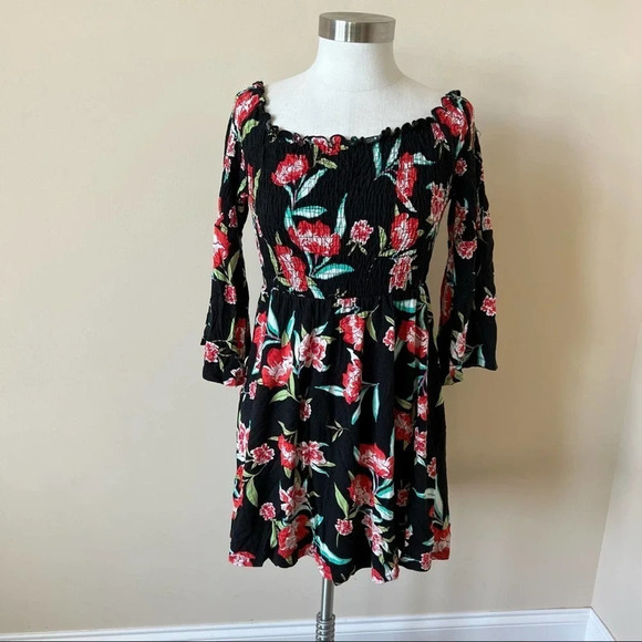ASOS Floral Smocked Off Shoulder Bell Sleeve Summer Dress Size 8 Black 5003 - Picture 2 of 9